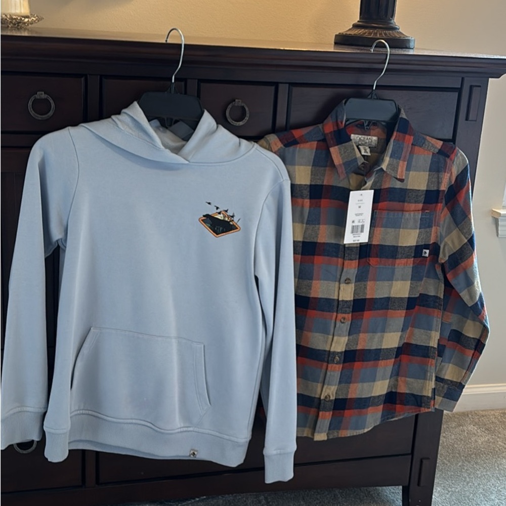Nwt Button up flannel & bird dog hoodie like new bundle